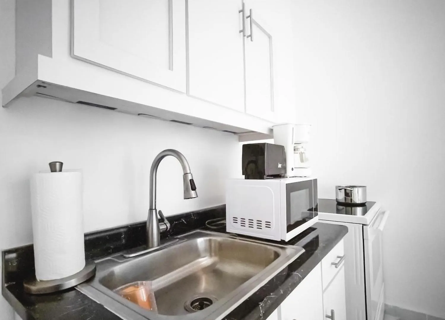 Sunny Guest House Near Beach & Restaurants San Juan Puerto Rico